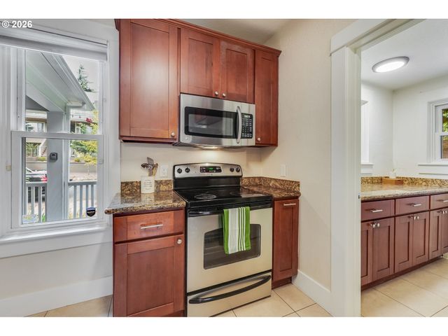 8690 N WILLAMETTE Blvd, Portland, OR 97203