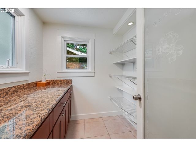 8690 N WILLAMETTE Blvd, Portland, OR 97203