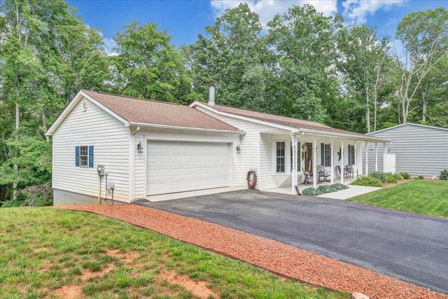 139 Lynville DR, Hardy, VA 24101