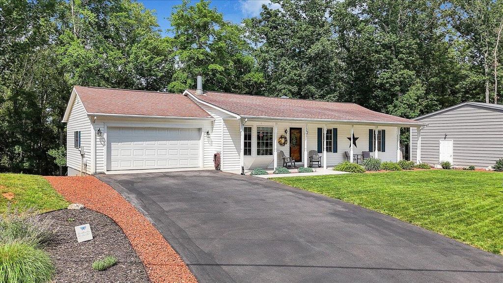 139 Lynville DR, Hardy, VA 24101