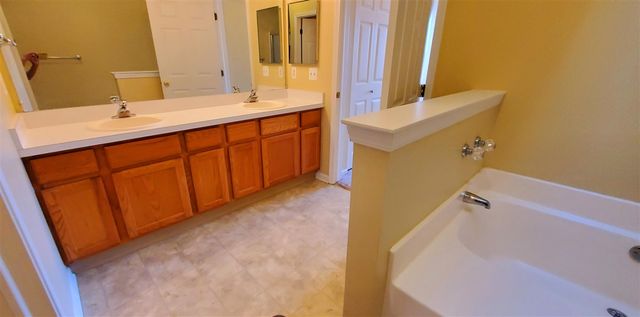 1354 Fox Pointe Circle, Ann Arbor, MI 48108