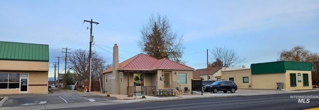 1216 7th St South, Nampa, ID 83651