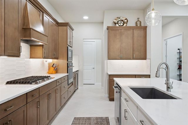 6524 SHIMMERING SHORES LANE, St Cloud, FL 34771