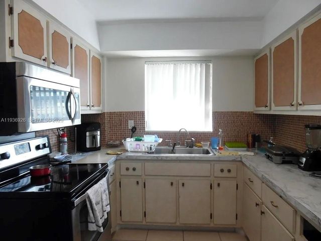 1540 NE 191st St 145, Miami, FL 33179