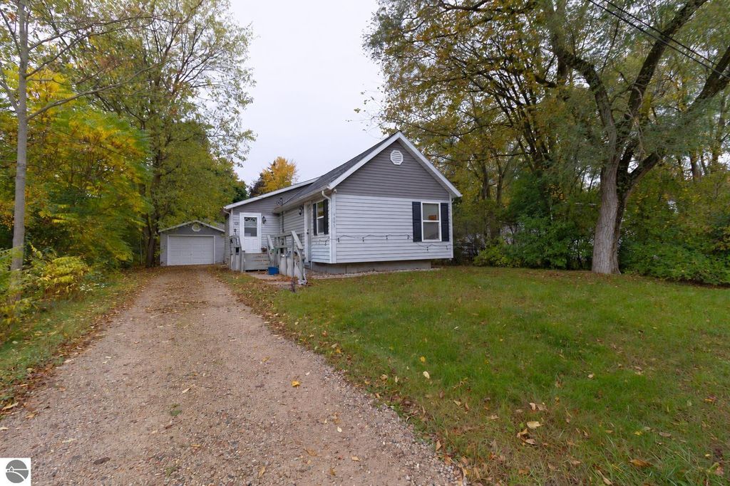 Image 1 of property listing at 1405 Belnap Street, Mt Pleasant, MI 48858