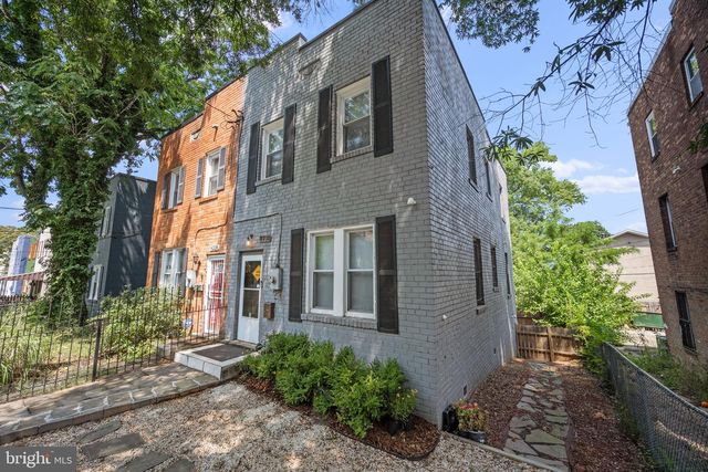 4230 EDSON PL NE, Washington, DC 20019