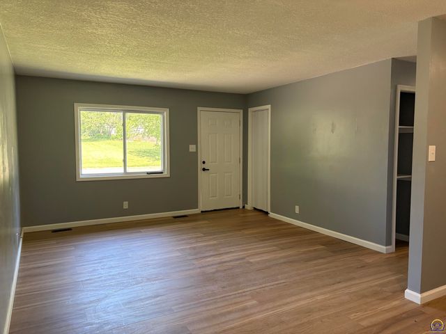 2608 SE Iowa AVE, Topeka, KS 66605