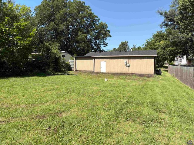 2608 SE Iowa AVE, Topeka, KS 66605