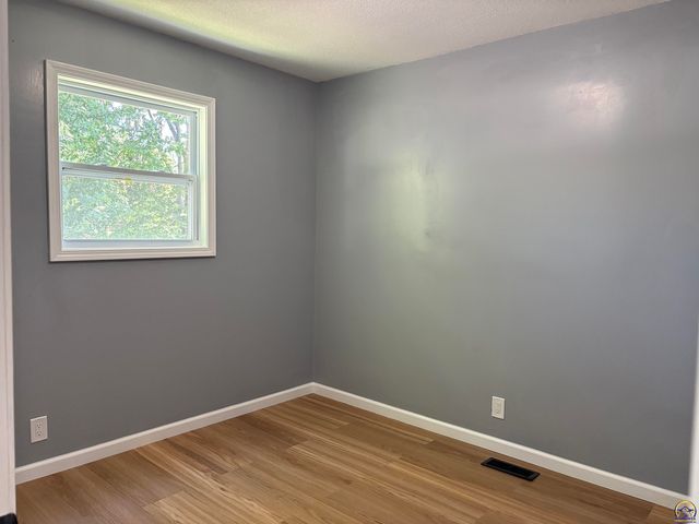 2608 SE Iowa AVE, Topeka, KS 66605