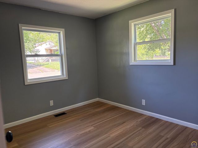 2608 SE Iowa AVE, Topeka, KS 66605