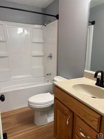 2608 SE Iowa AVE, Topeka, KS 66605