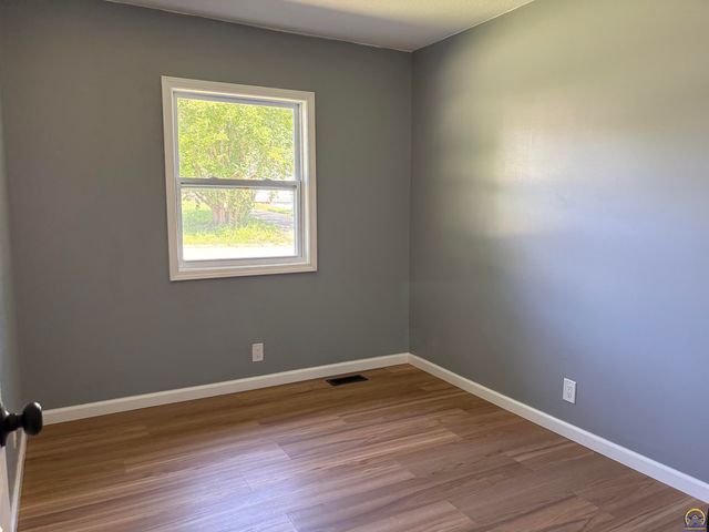 2608 SE Iowa AVE, Topeka, KS 66605