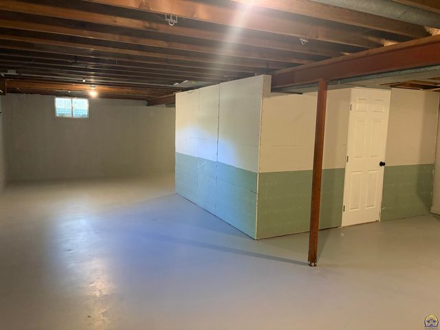 2608 SE Iowa AVE, Topeka, KS 66605