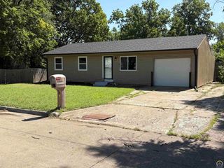 2608 SE Iowa AVE, Topeka, KS 66605
