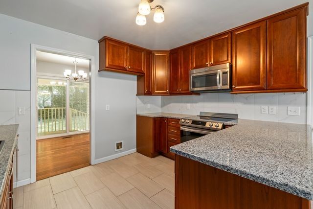 2017 Windsor Dr, Columbia, TN 38401