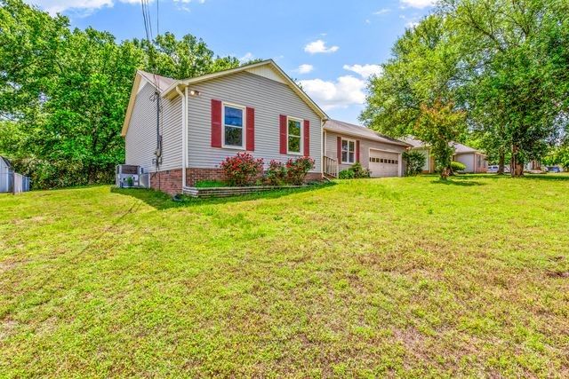 2017 Windsor Dr, Columbia, TN 38401