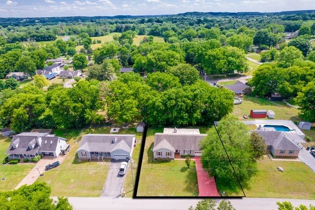 2017 Windsor Dr, Columbia, TN 38401