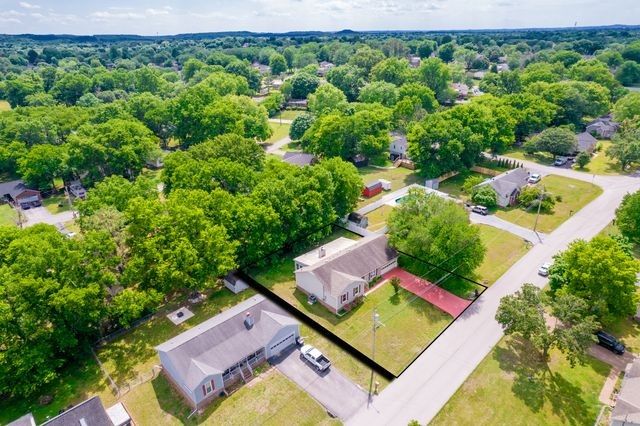 2017 Windsor Dr, Columbia, TN 38401