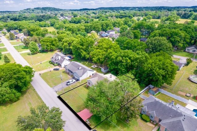 2017 Windsor Dr, Columbia, TN 38401