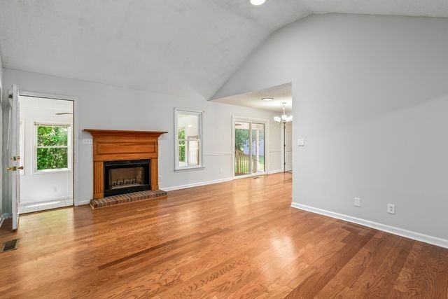 2017 Windsor Dr, Columbia, TN 38401