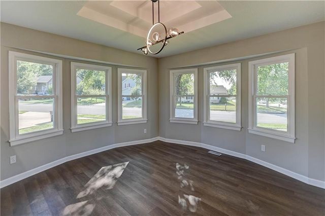 2029 Place Liberte Drive, Liberty, MO 64068