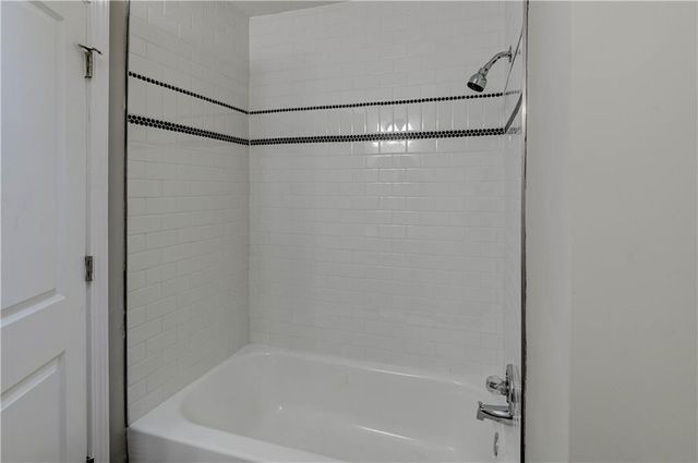 2029 Place Liberte Drive, Liberty, MO 64068