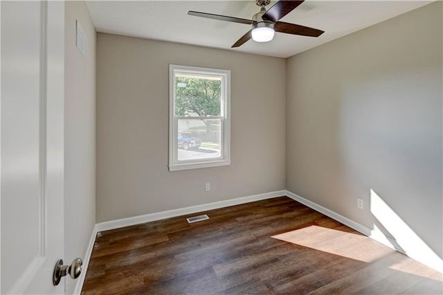 2029 Place Liberte Drive, Liberty, MO 64068