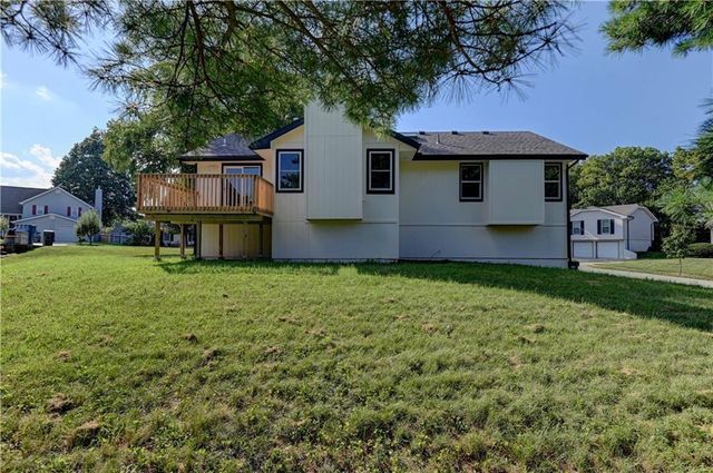 2029 Place Liberte Drive, Liberty, MO 64068