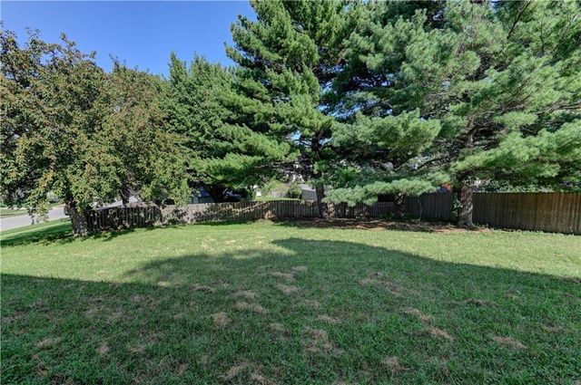 2029 Place Liberte Drive, Liberty, MO 64068