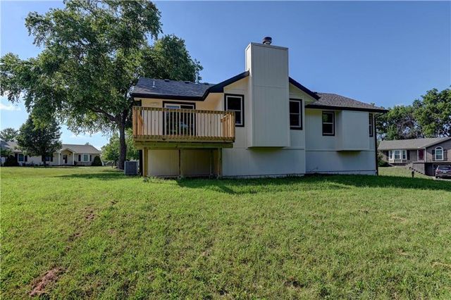 2029 Place Liberte Drive, Liberty, MO 64068