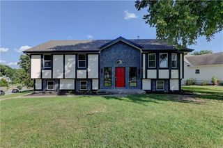 2029 Place Liberte Drive, Liberty, MO 64068