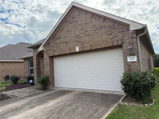 220 Brookwood Park Lane, League City, TX 77539