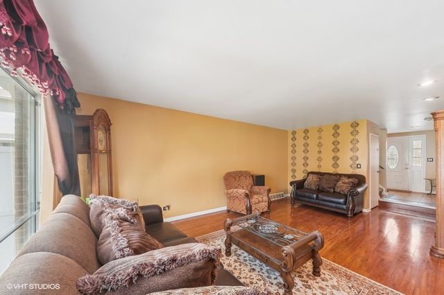 532 Hummingbird Lane, Deerfield, IL 60015