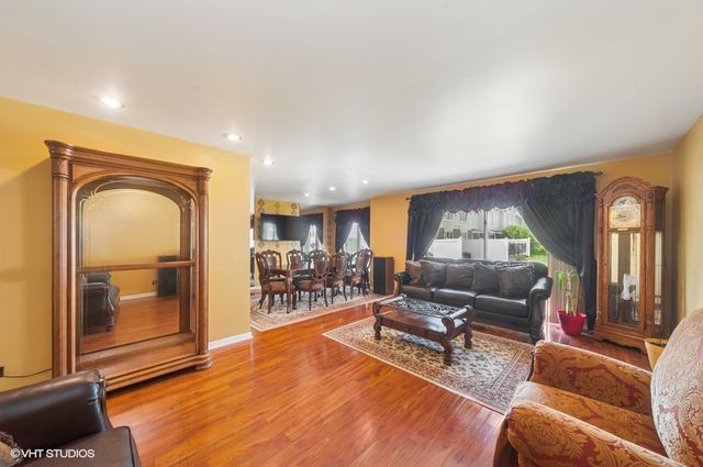 532 Hummingbird Lane, Deerfield, IL 60015