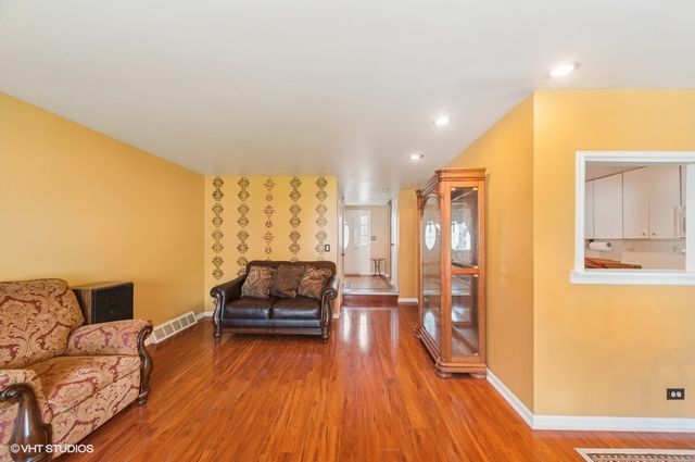 532 Hummingbird Lane, Deerfield, IL 60015