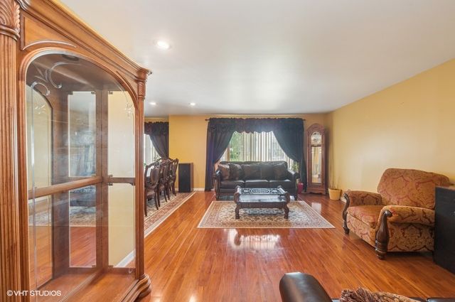 532 Hummingbird Lane, Deerfield, IL 60015