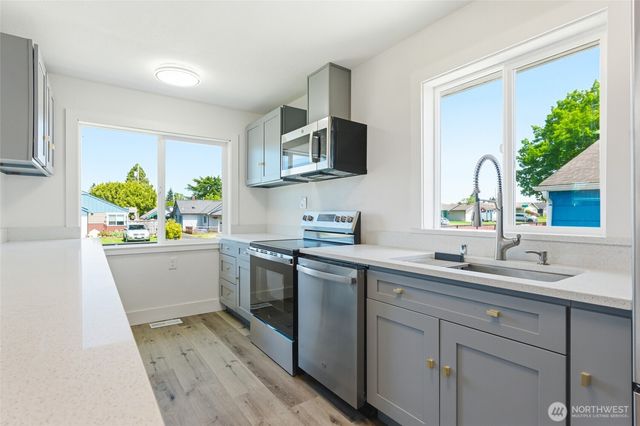 922 E 63rd Street, Tacoma, WA 98404