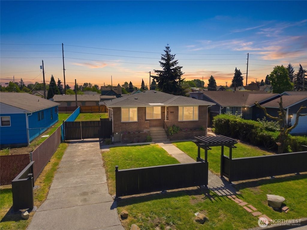 922 E 63rd Street, Tacoma, WA 98404