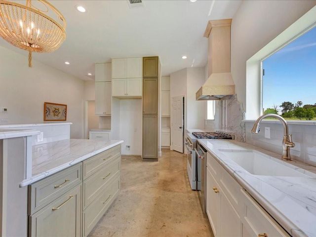 664 County Road 3355, Crockett, TX 75835