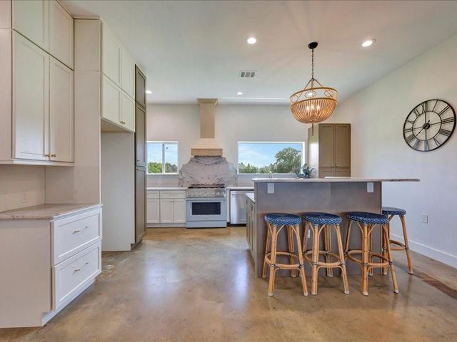 664 County Road 3355, Crockett, TX 75835