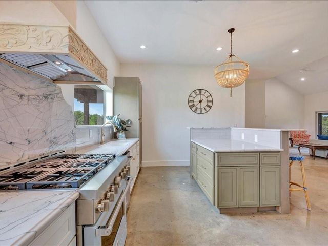 664 County Road 3355, Crockett, TX 75835
