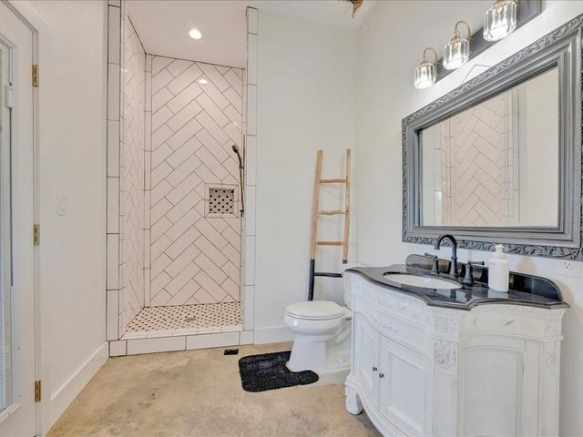 664 County Road 3355, Crockett, TX 75835