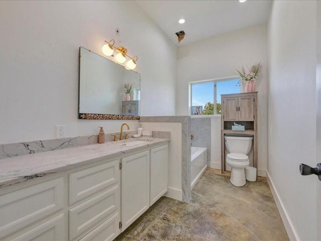 664 County Road 3355, Crockett, TX 75835