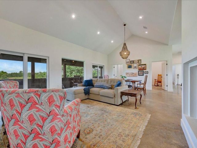 664 County Road 3355, Crockett, TX 75835