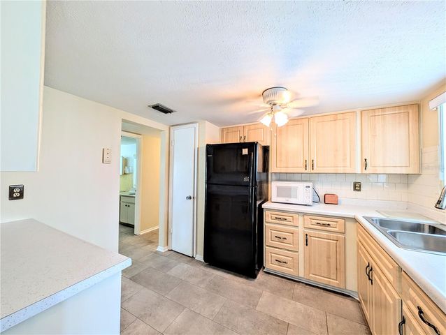 5896 GARDEN LANE A27, Bradenton, FL 34207