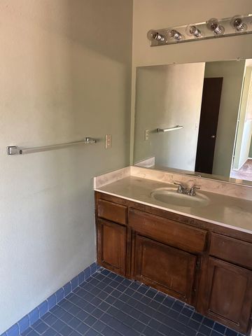 949 Claremont Ct, Modesto, CA 95356