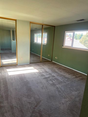 949 Claremont Ct, Modesto, CA 95356