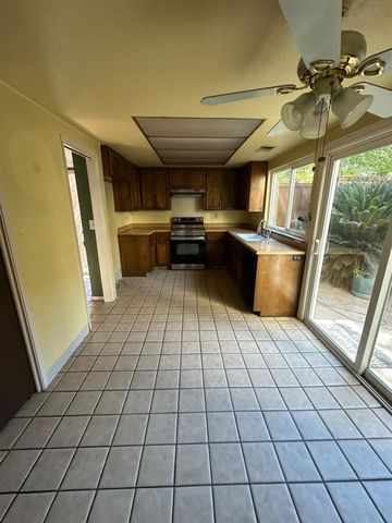 949 Claremont Ct, Modesto, CA 95356