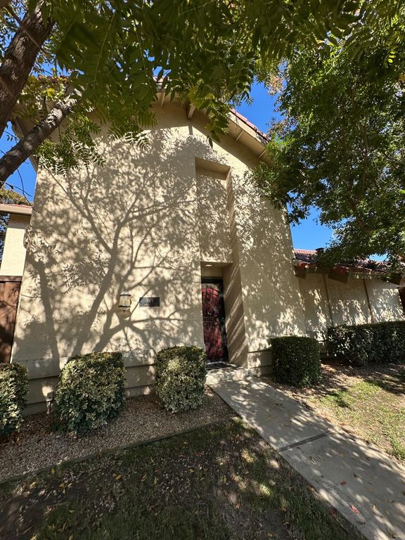 949 Claremont Ct, Modesto, CA 95356