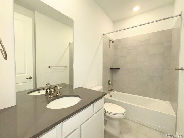 24555 E Kettle Ct, Aurora, CO 80016